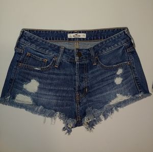 Hollister Boyfriend fit short shorts